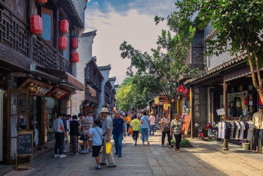 年轻人都不愿意生孩子的原因是什么？